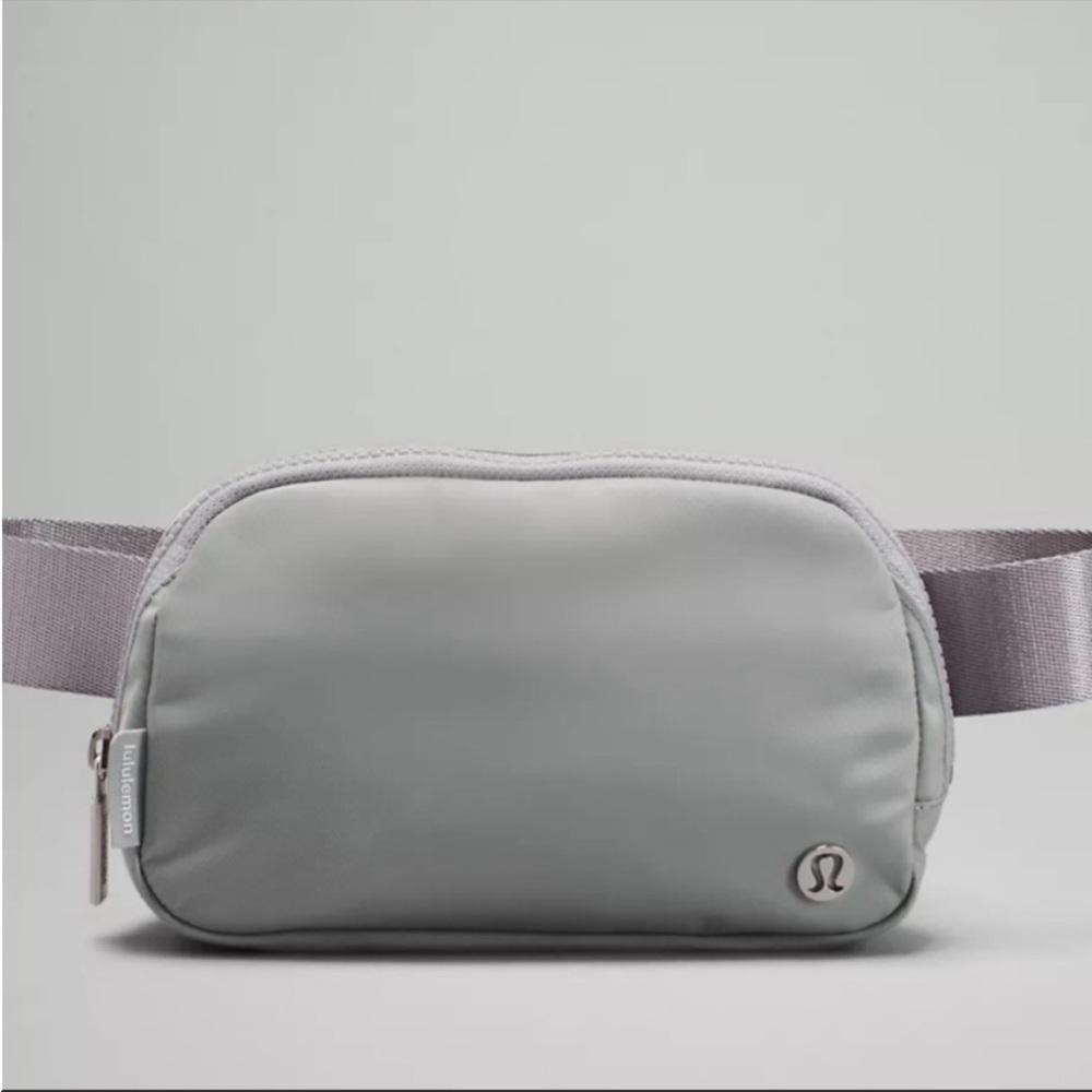 NWT Lululemon Belt Bag Silver Drop